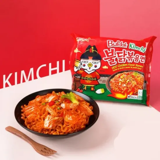 Samyang Hot Chicken Kimchi Ramen 135g - Taitei cu sos super picant cu aroma de pui si kimchi